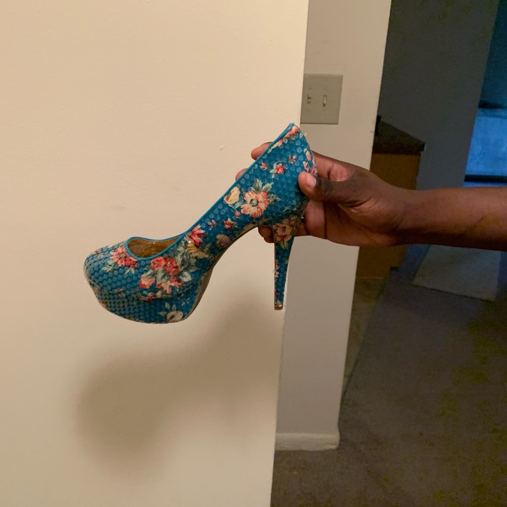 Micheal Antonio sequins pump